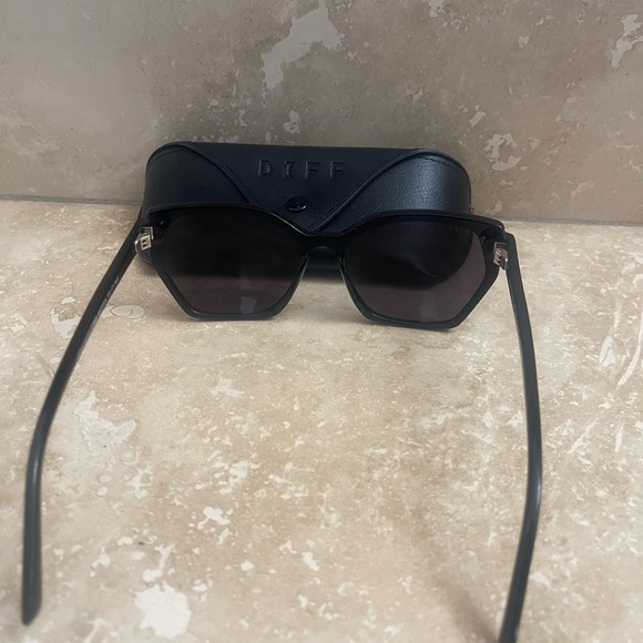 Diff Eyewear Vera Black Sunglasses - Picture 6 of 6